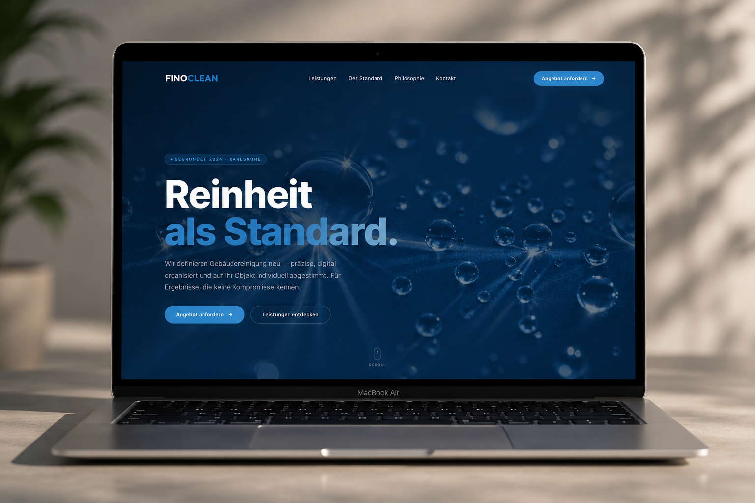FINOCLEAN-Webseite auf einem MacBook